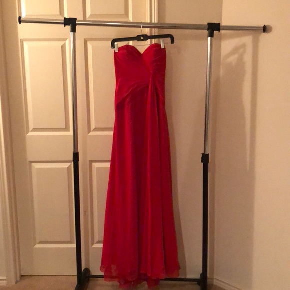 Beautiful formal dress! - Picture 2 of 8